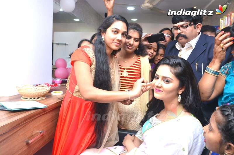 Sreemukhi Launches Maanvis Beauty Studio & Spa