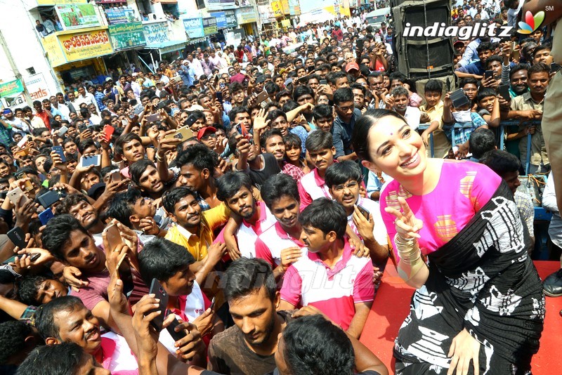 Tamannaah Launches B New Mobile Store at Proddatur