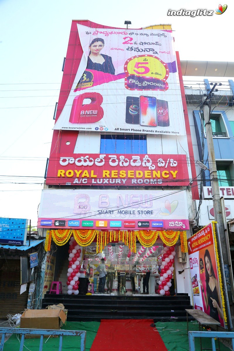 Tamannaah Launches B New Mobile Store at Proddatur