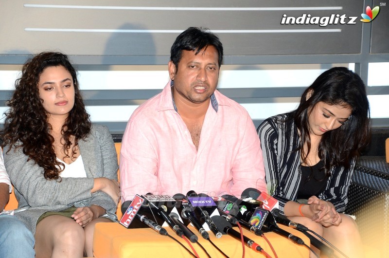 'Taxiwaala' Press Meet