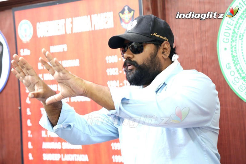 'Touch Chesi Chudu' On Location