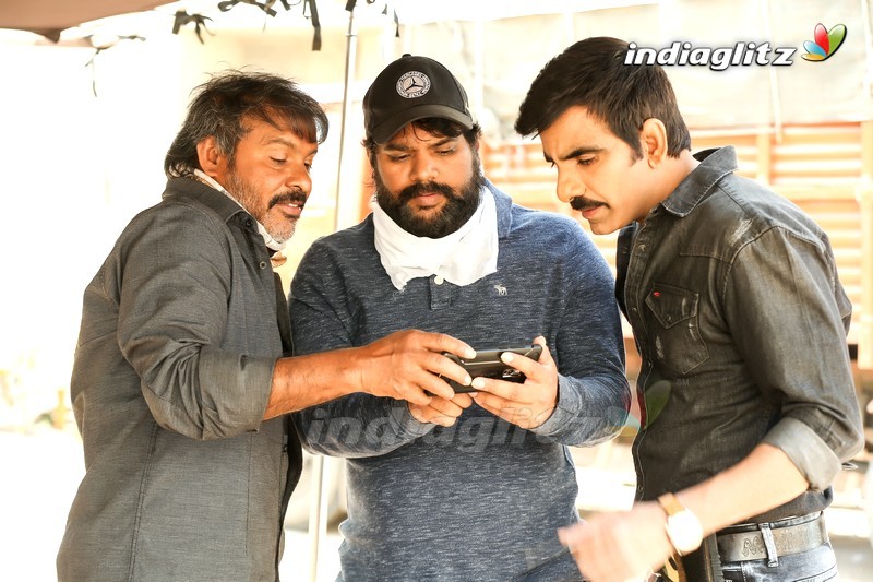 'Touch Chesi Chudu' On Location