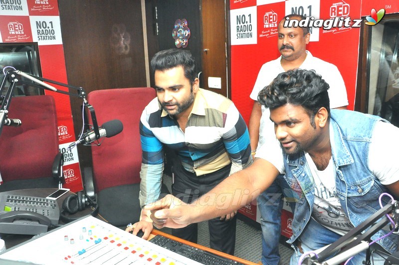 'Veedevadu' Song Launch @ RED FM