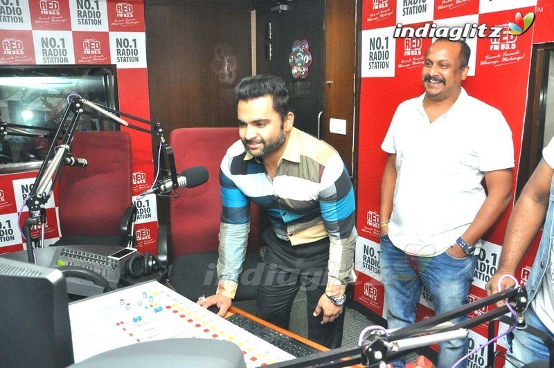 'Veedevadu' Song Launch @ RED FM