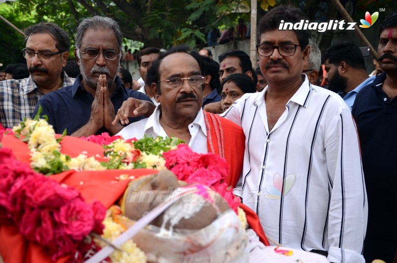 Tollywood Celebs Pay Tribute to Venu Madhav