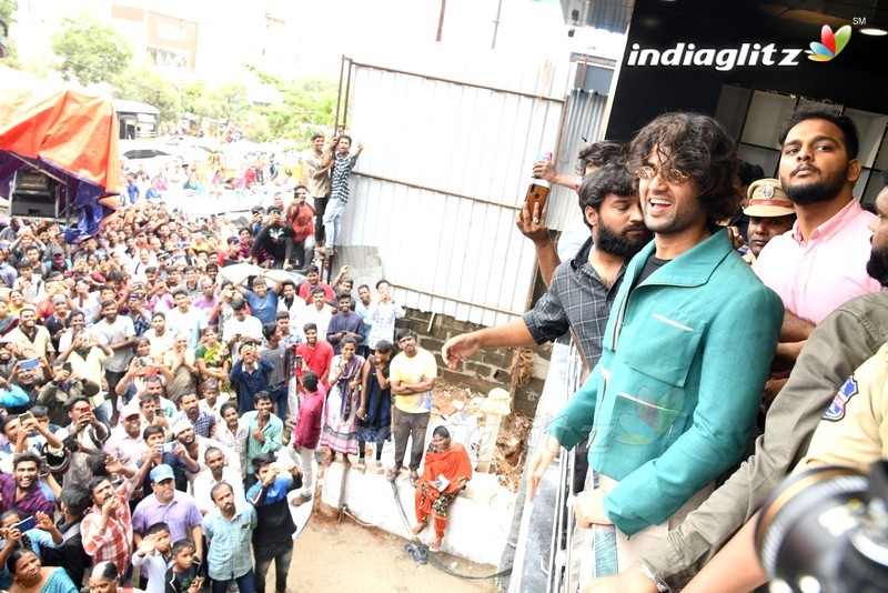 Vijay Devarakonda Launches KLM Shopping Mall