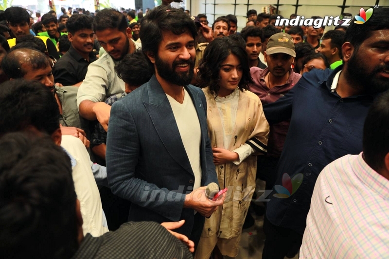 Vijay devarakonda , Rashmika Inaugurates KLM Fashion Mall at Chanda Nagar