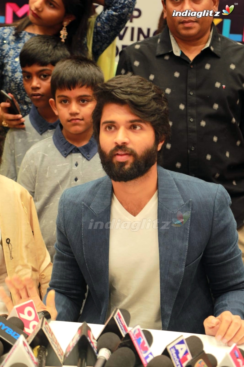 Vijay devarakonda , Rashmika Inaugurates KLM Fashion Mall at Chanda Nagar