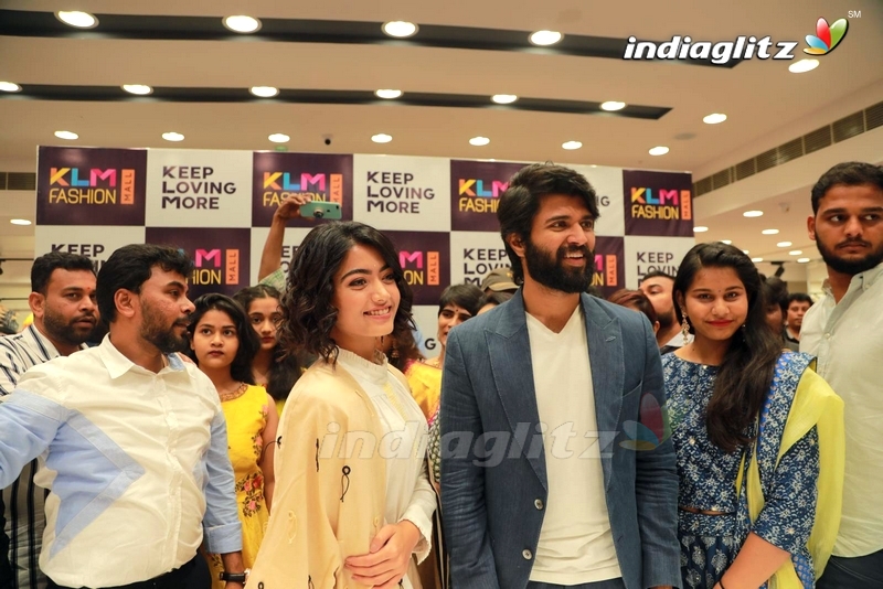 Vijay devarakonda , Rashmika Inaugurates KLM Fashion Mall at Chanda Nagar