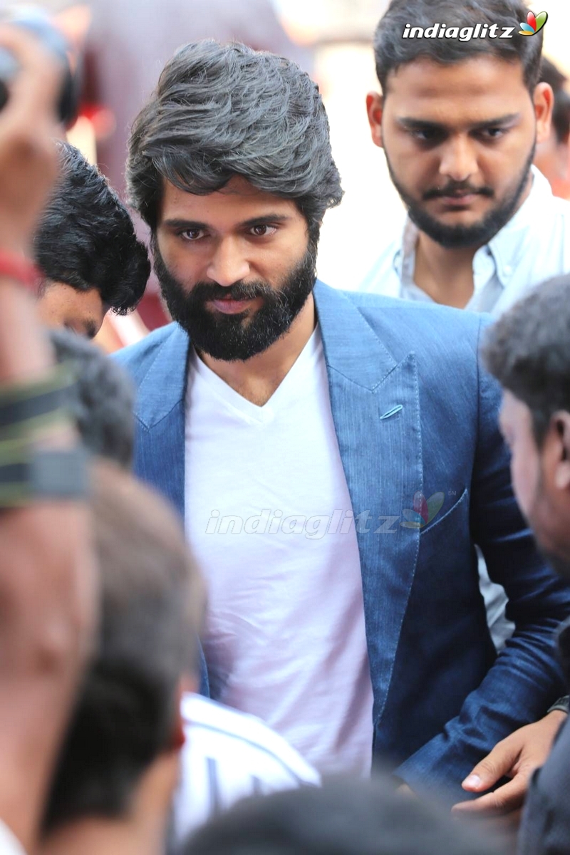 Vijay devarakonda , Rashmika Inaugurates KLM Fashion Mall at Chanda Nagar