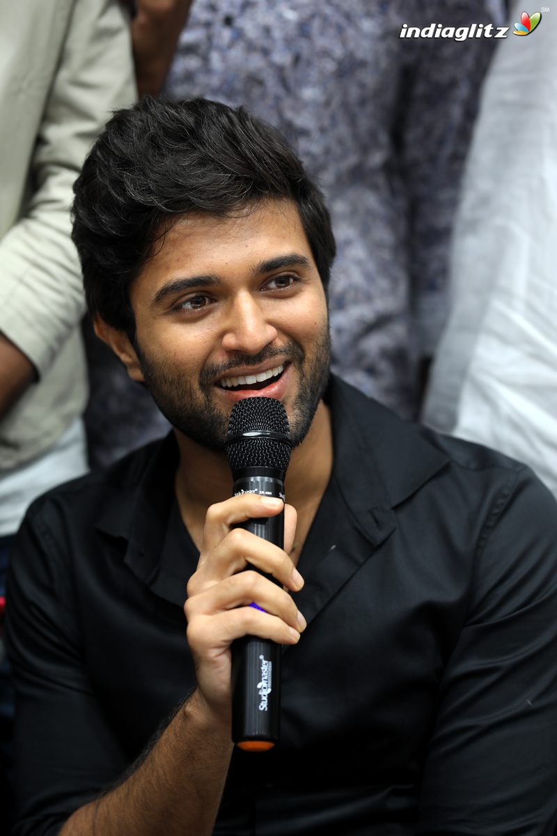 Vijay Devarakonda Visits KLM Mall at Rajahmundry