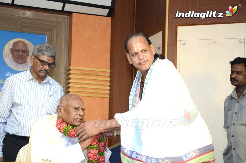 Veteran Journalists Association Felicitates Dadasaheb Phalke Awarded K Viswanath