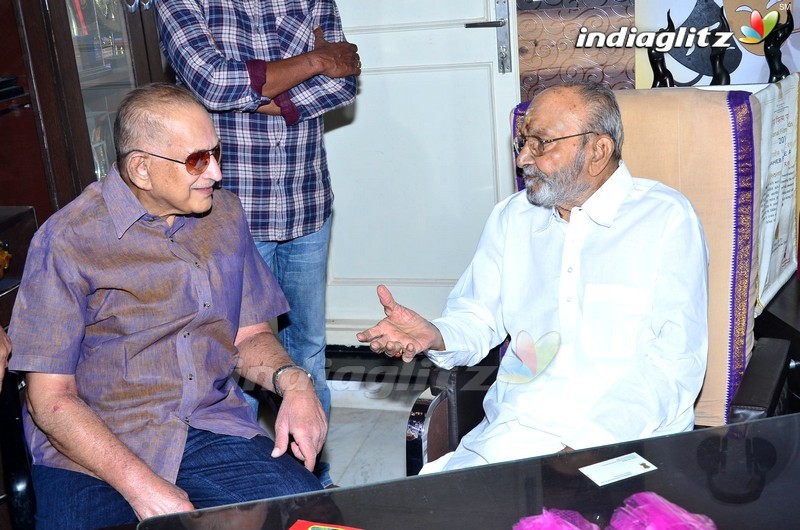 Superstar Krishna Meets Dadasaheb Phalke Awardee K Viswanath