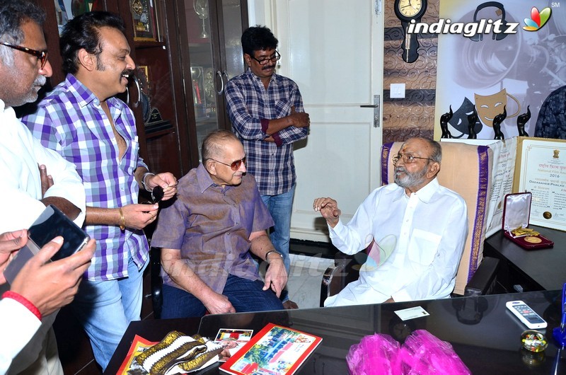 Superstar Krishna Meets Dadasaheb Phalke Awardee K Viswanath