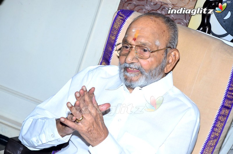 Superstar Krishna Meets Dadasaheb Phalke Awardee K Viswanath