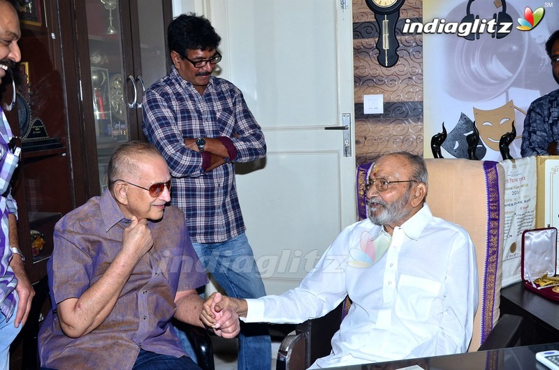 Superstar Krishna Meets Dadasaheb Phalke Awardee K Viswanath