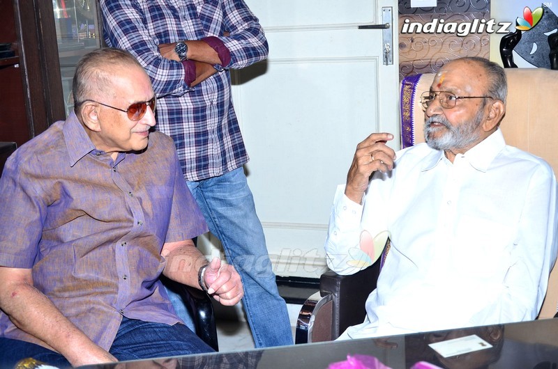 Superstar Krishna Meets Dadasaheb Phalke Awardee K Viswanath