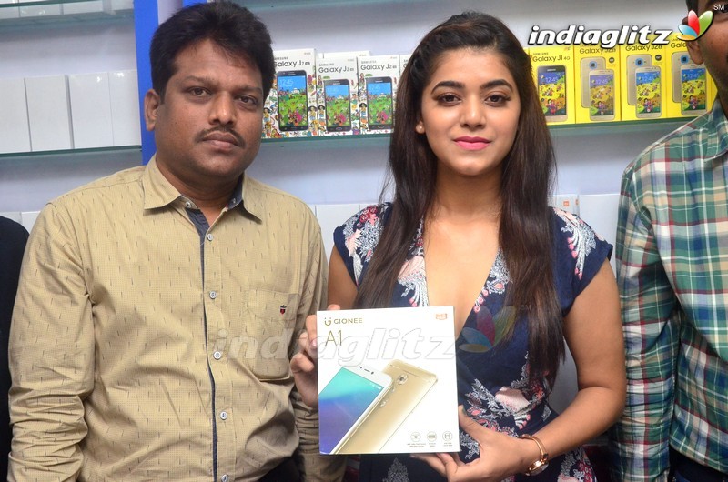 Yamini Bhaskar Launches CellBay Mobile Store at Kukatpally