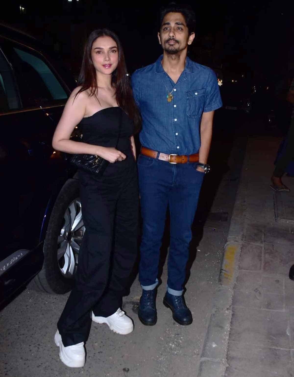 Love Birds Aditi Rao Hydari, Siddharth ring the new year in a romantic way