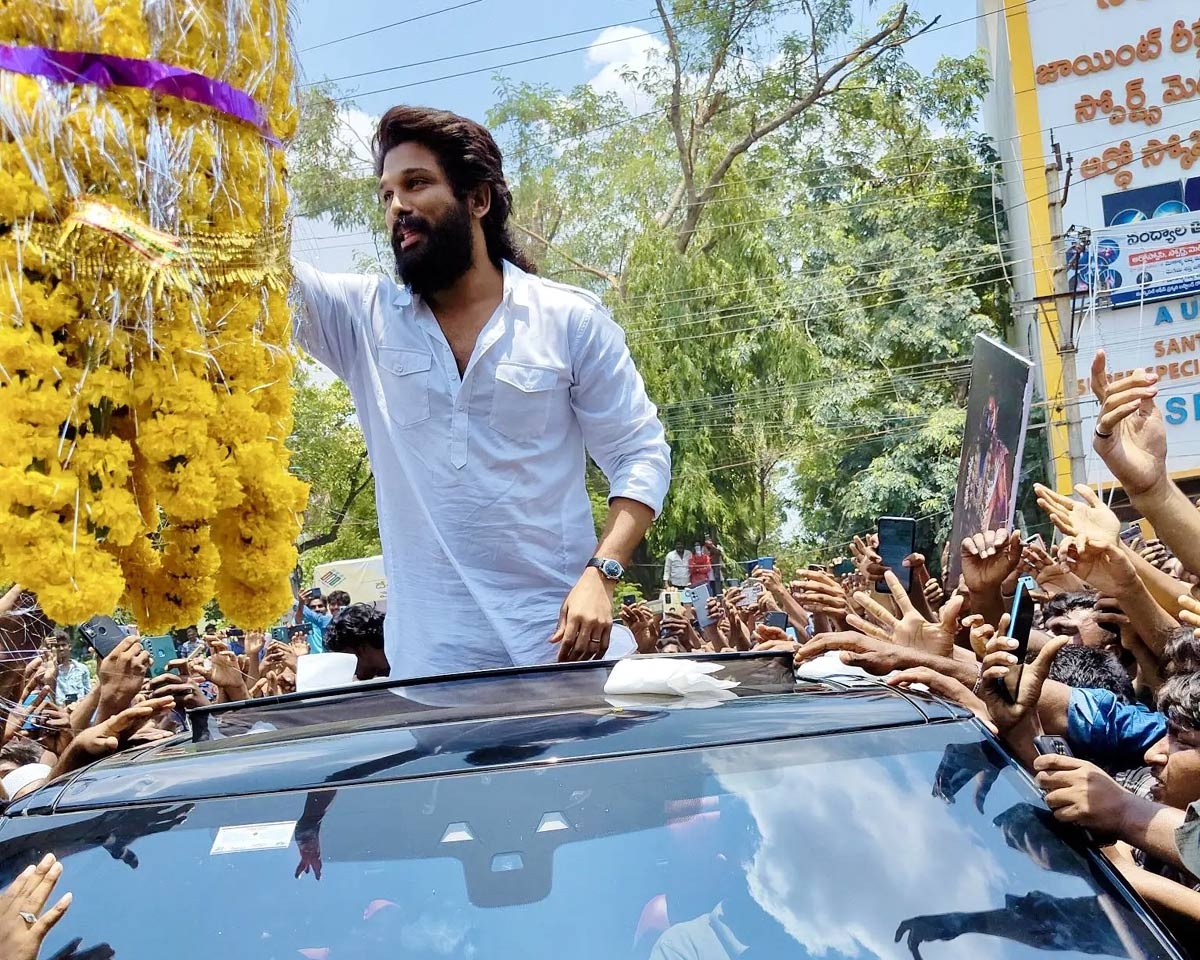 Mega Hero Sai Durga Tej shocks Icon Star Allu Arjun