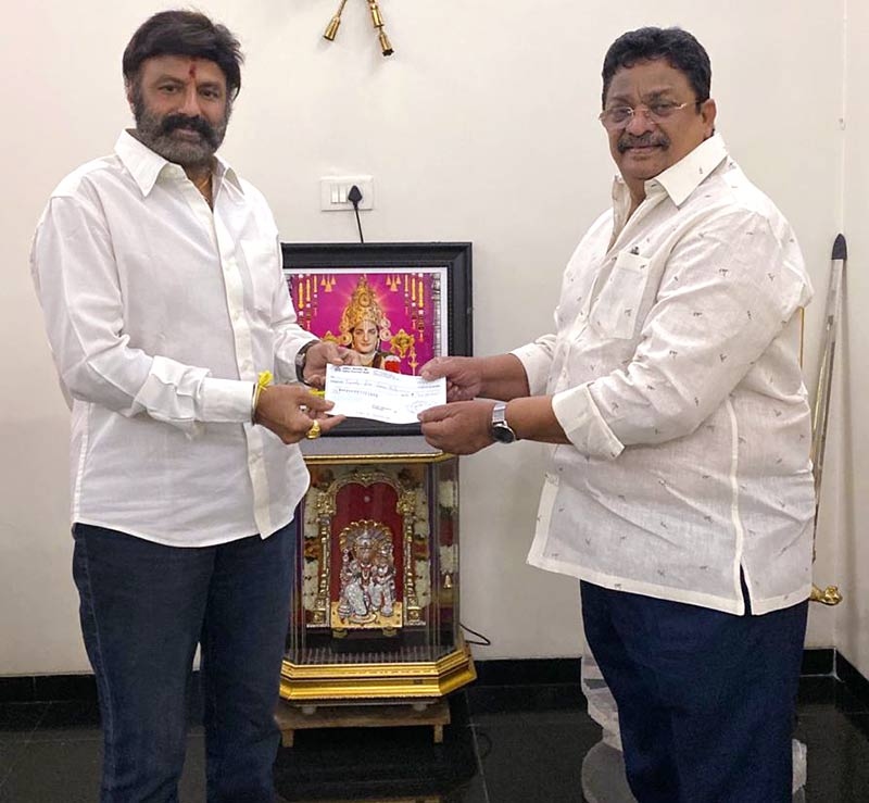 Chiranjeevi lauds brother Balayya