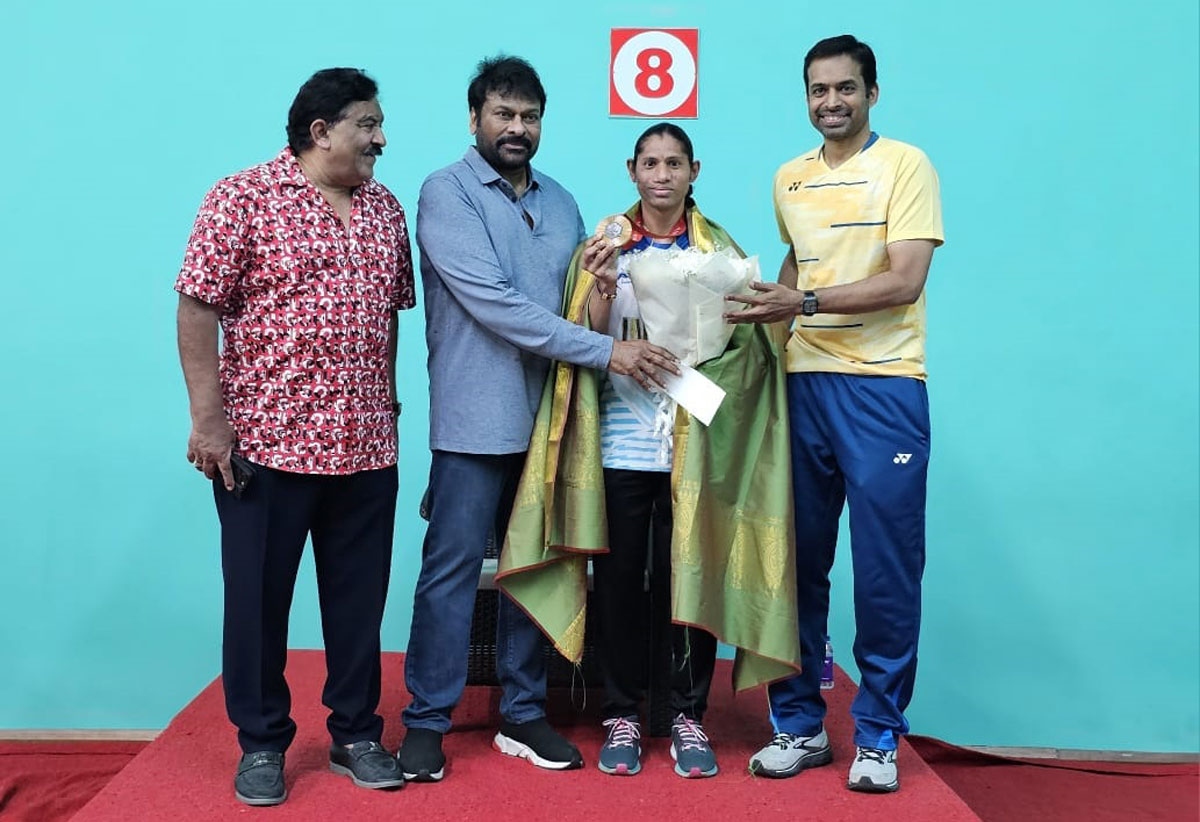 Megastar Chiranjeevi Meets Paralympics Medalist Deepthi Jeevanji