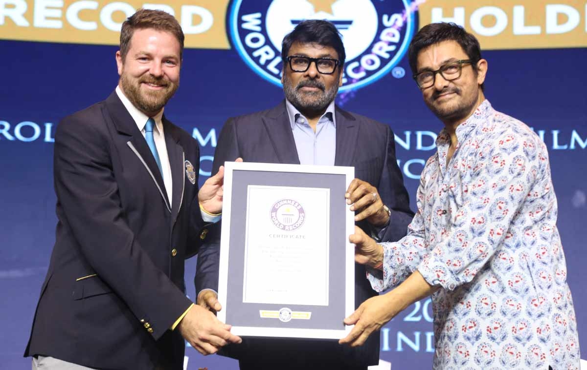 Ram Charan congratulates his father Chiranjeevi for the Guinness Record