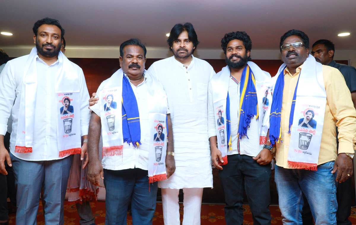 Janasena: జనసేనలో చేరిన టీడీపీ సీనియర్ నేతలు.. అక్కడి నుంచి పోటీ ఖాయం..