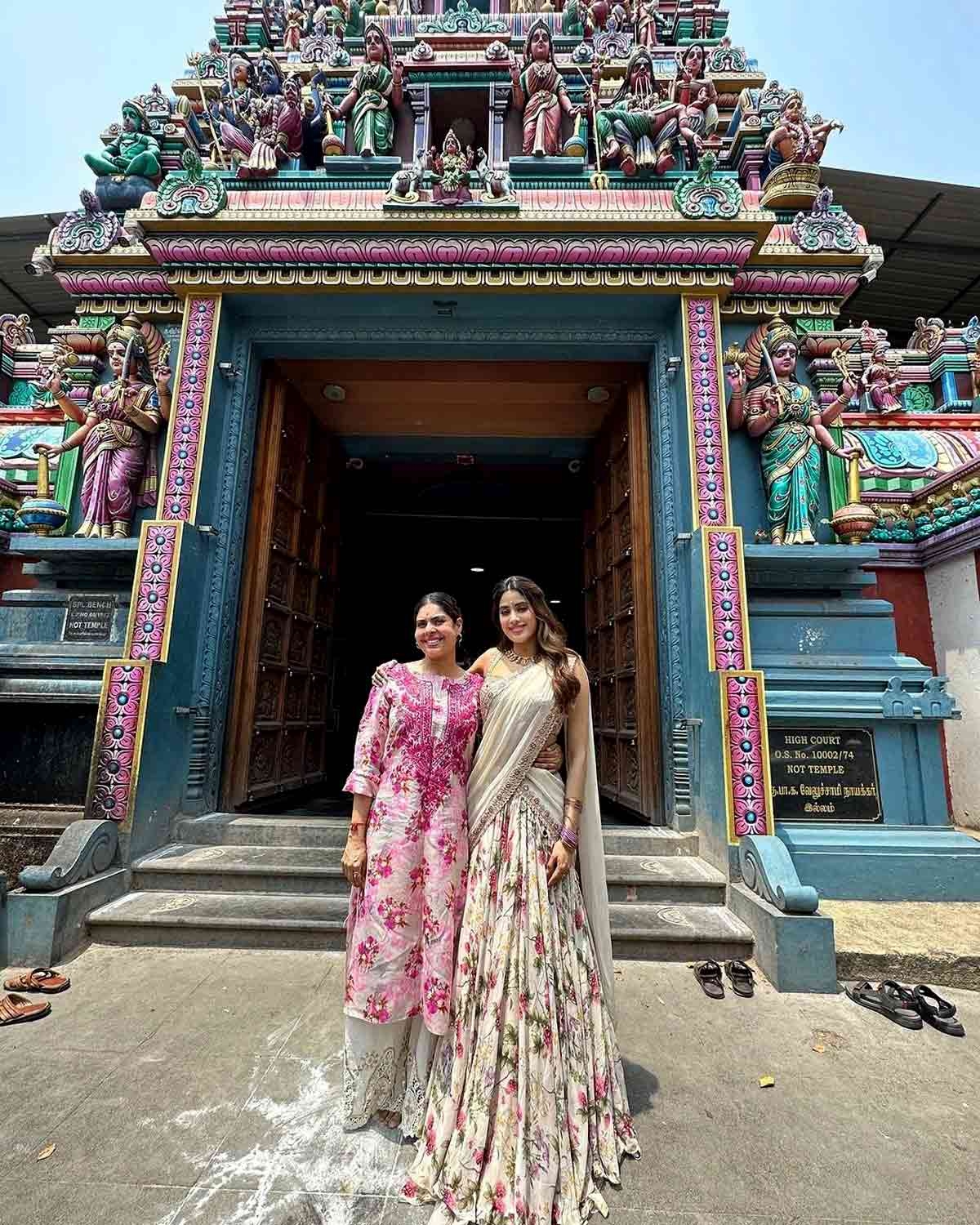 Janhvi Kapoor offer prayers at her mom Sridevis favourite Temple