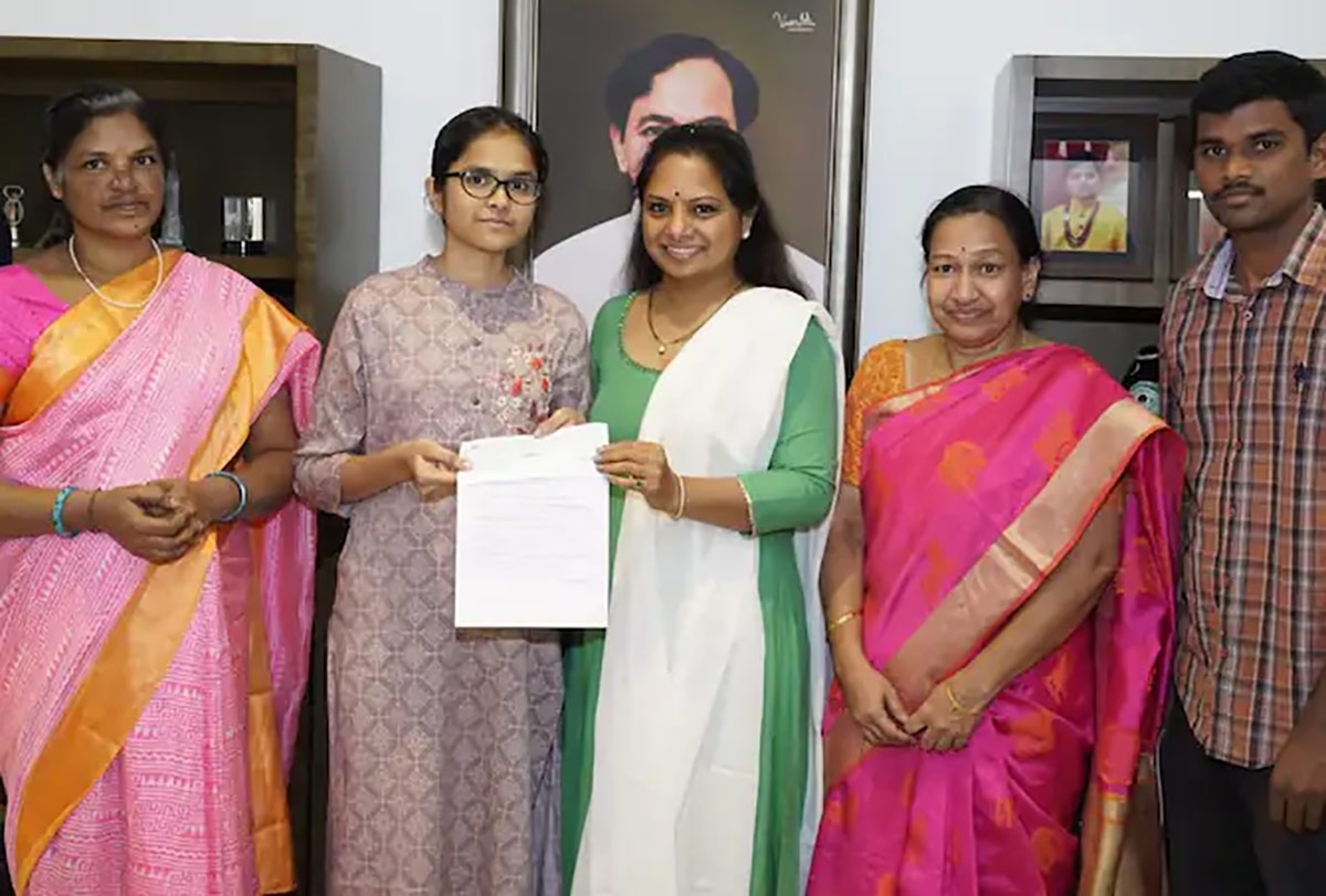 Kalvakuntla Kavitha : చదువుల తల్లికి కవిత భరోసా... ఎంబీబీఎస్‌ ఖర్చు తనదేనని హామీ