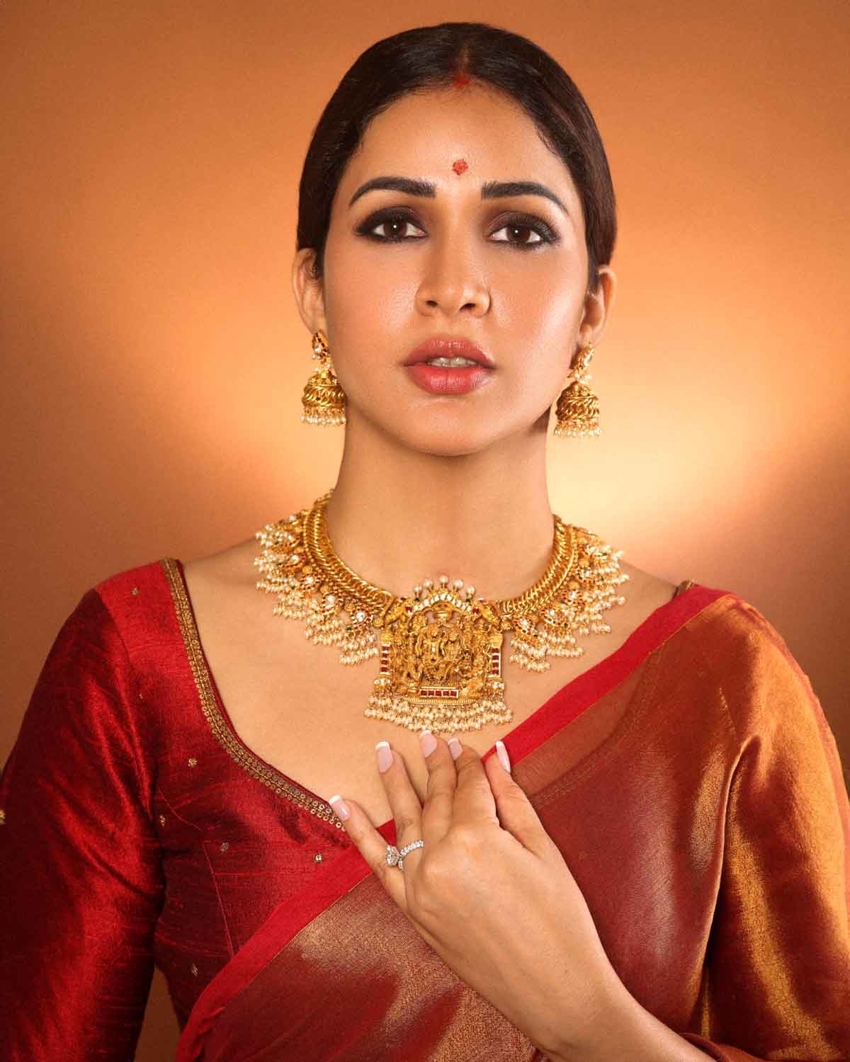 Ayodhya Beauty Lavanya radiates in Ram Parivat Jewellery on Pran Pratishta