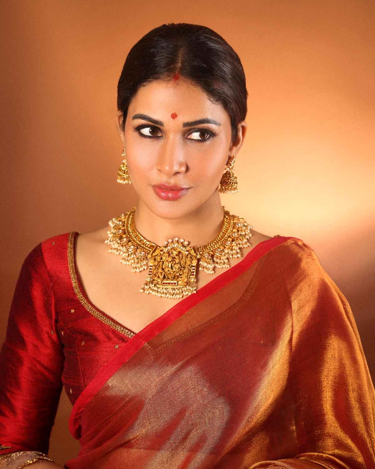 Ayodhya Beauty Lavanya radiates in Ram Parivat Jewellery on Pran Pratishta