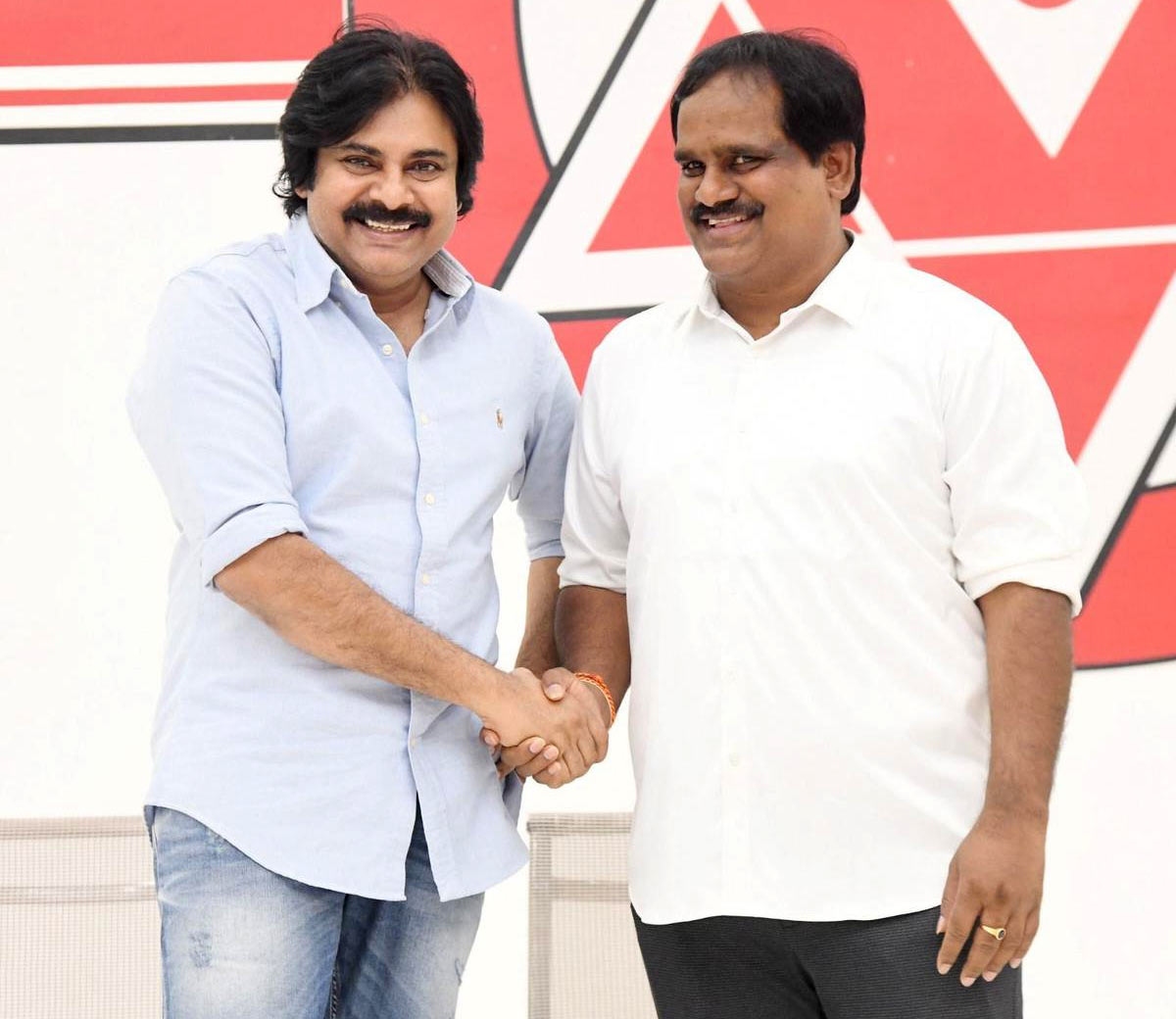 YCP MLC: ఇద్దరు వైసీపీ ఎమ్మెల్సీలపై అనర్హత వేటు.. మండలి ఛైర్మన్ కీలక నిర్ణయం..