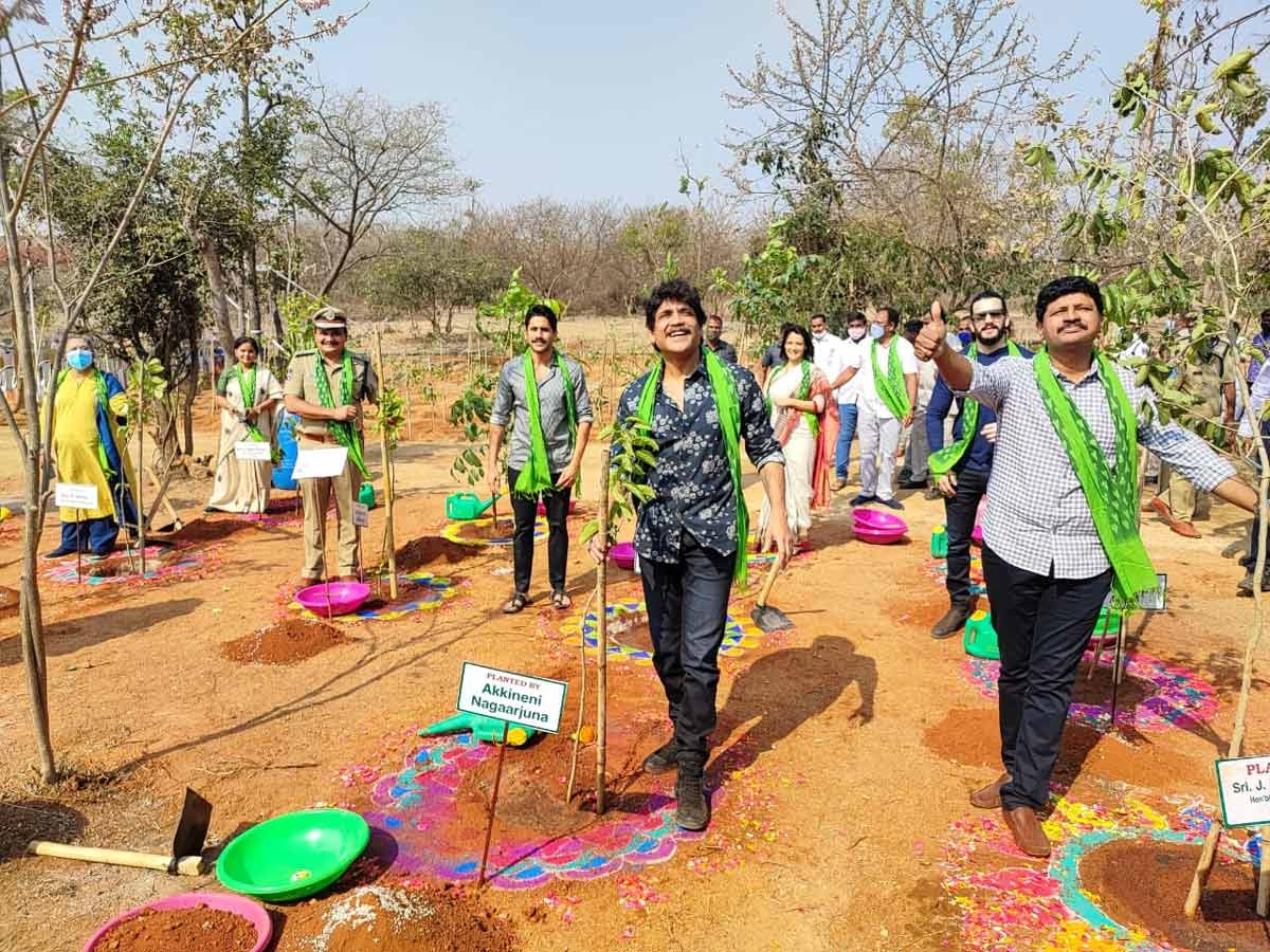 Nagarjuna lays foundation stone for adopted 1,080 acres project