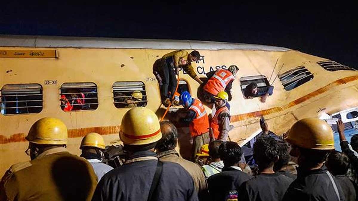 Odisha Train Accident: ఒడిషా రైలు ప్రమాదం : రెండు రైళ్లలో 120 మంది ఏపీ వాసులు.. 