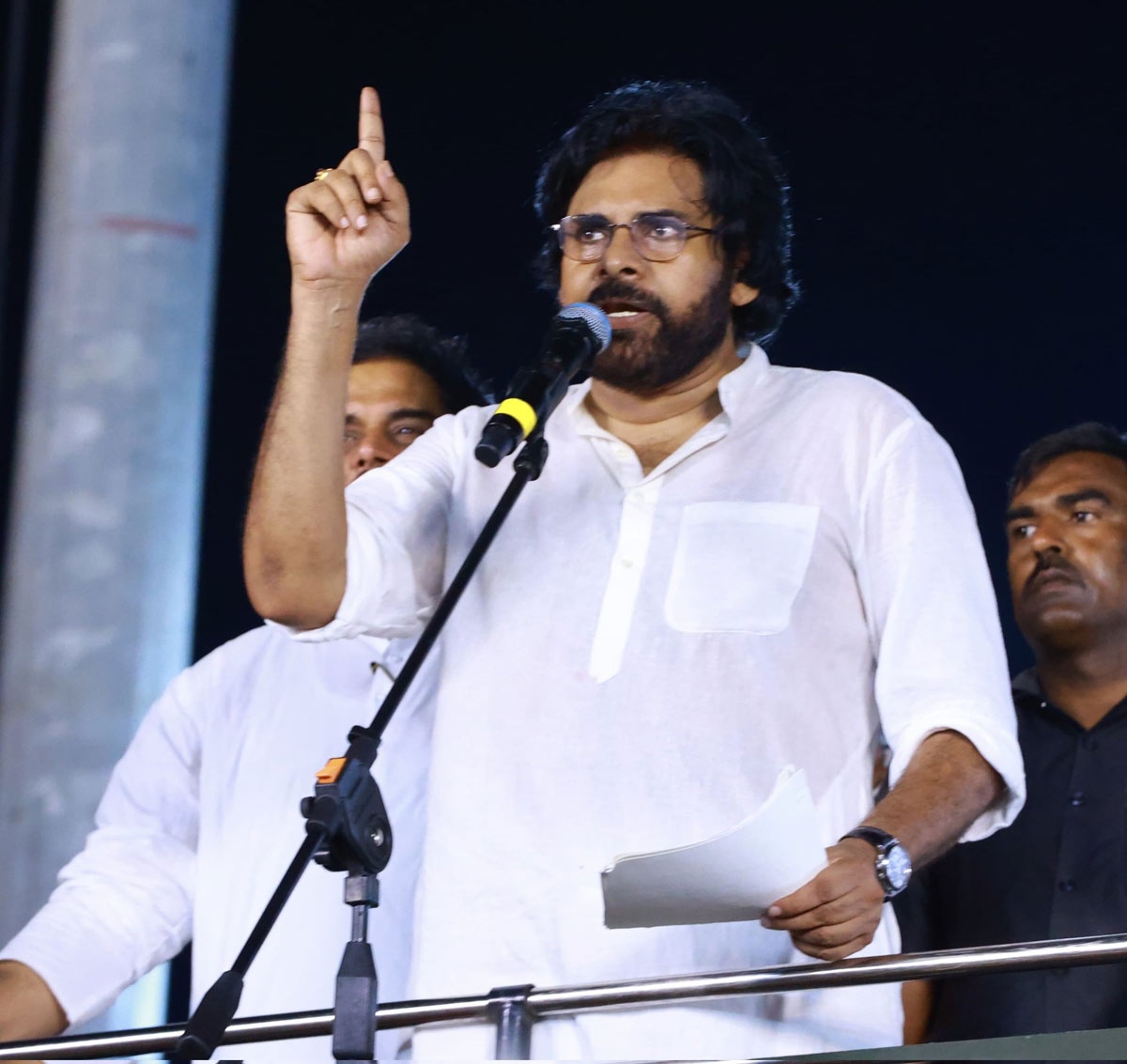 Pawan Kalyan: సీఎం జగన్‌పై రాయి దాడి ఘటనకు ఆ నలుగురిదే బాధ్యత: పవన్ కల్యాణ్