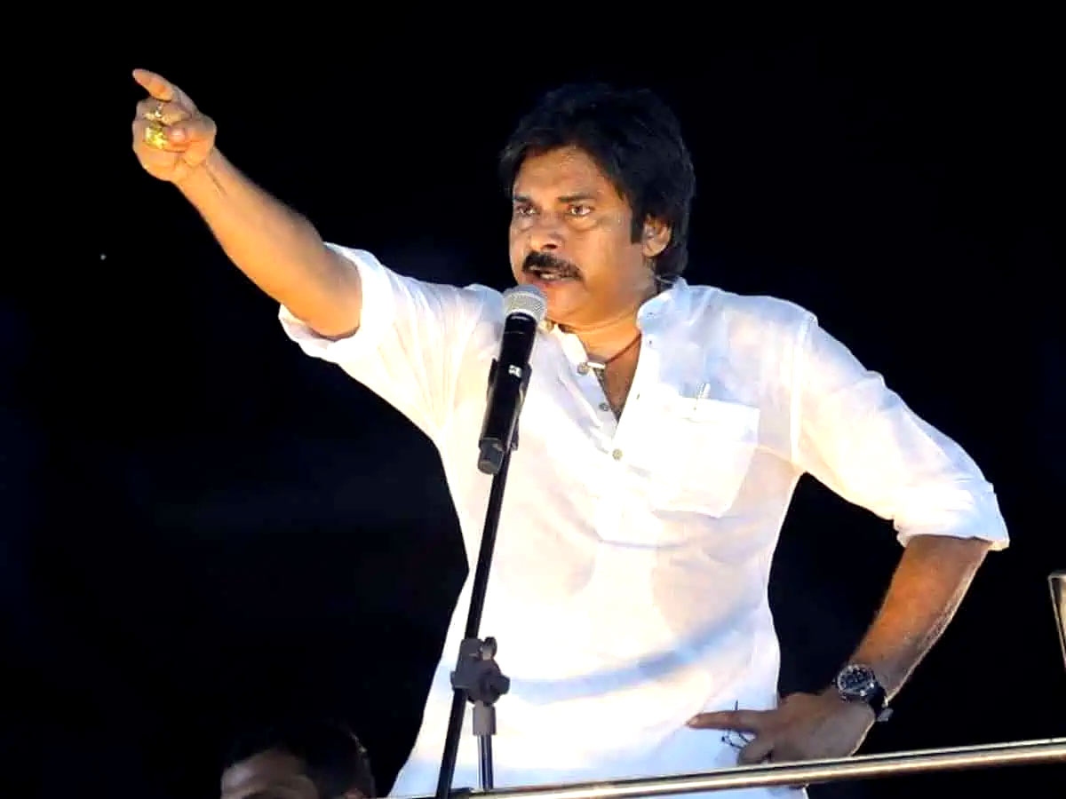 Renu Desai sends powerful poltical signal to Pawan Kalyan