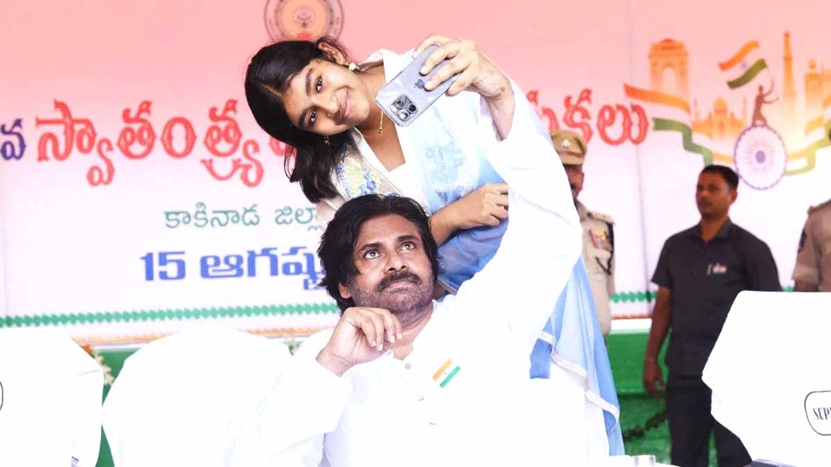 AP Dy CM Pawan Kalyans cute I-Day celebrations with his daughter Aadya