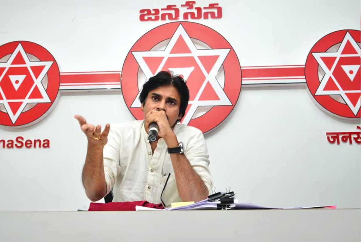 Pawan Kalyan: లక్ష మెజార్టీతో గెలిపించాలి.. పిఠాపురం నాయకులతో జనసేనాని..