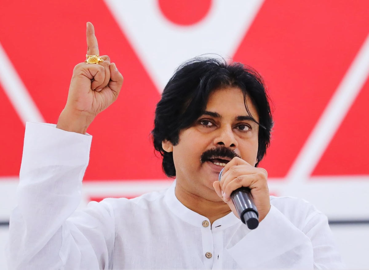 Pawan Kalyan: వచ్చే ఎన్నికల్లో డబ్బులు ఖర్చు పెట్టాల్సిందే.. నాయకులకు పవన్ పిలుపు..