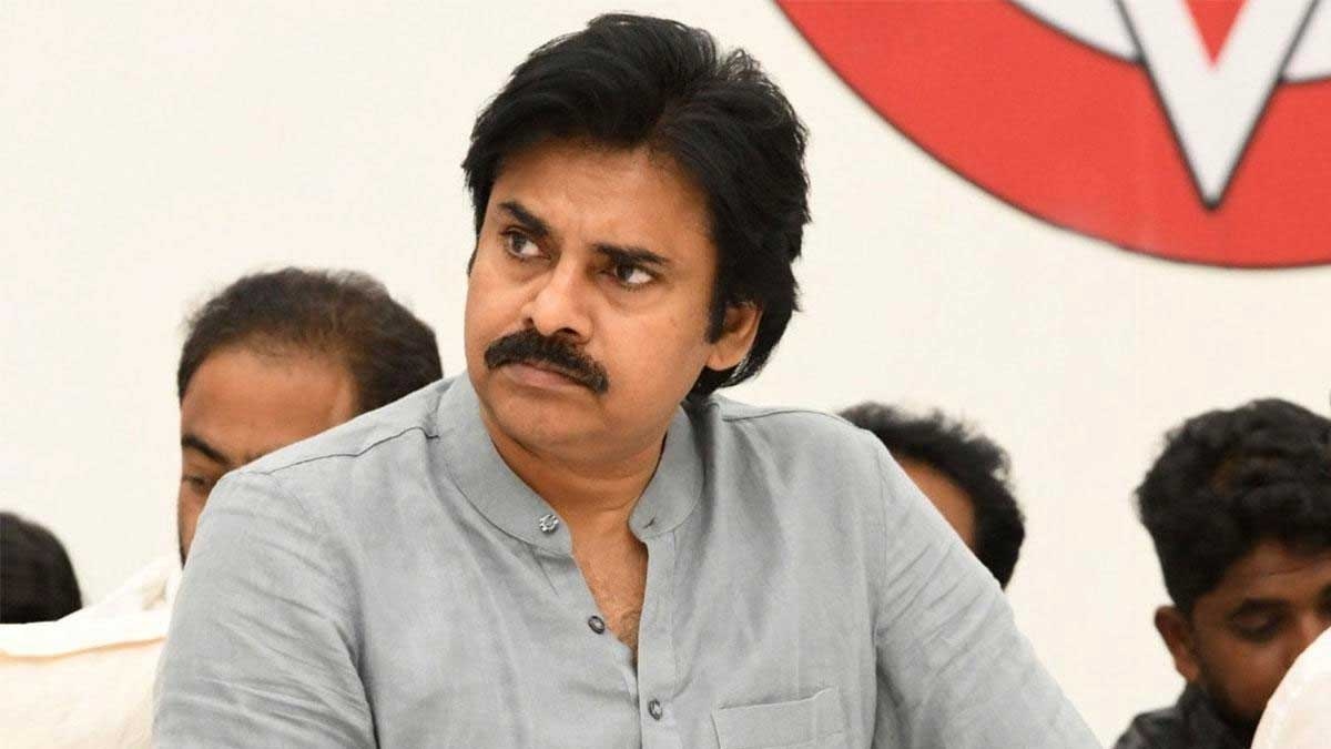 Pawan Kalyan : జనసేనలో కోవర్టులు.. పక్కవాడికి సహకరిస్తే సస్పెన్షనే : నేతలకు పవన్ కల్యాణ్ హెచ్చరిక