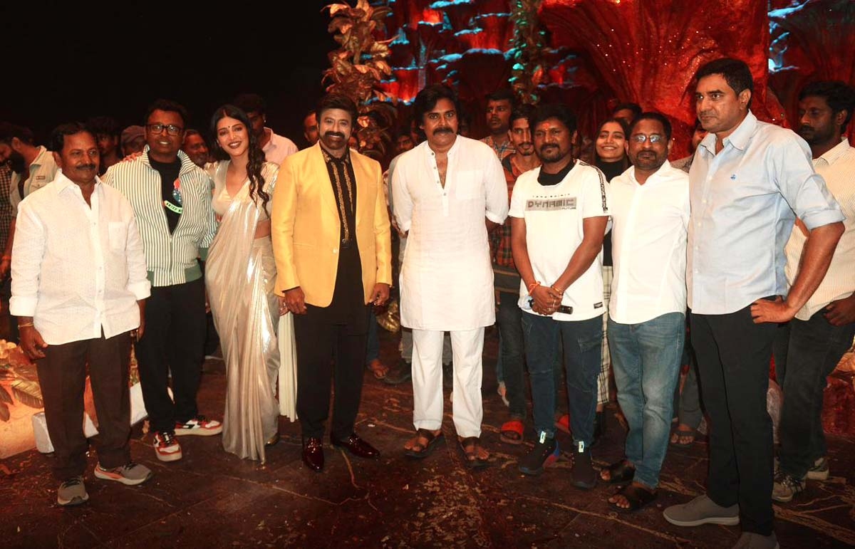 Pic Talk: Pawan Kalyan visits set of Balakrishnas film