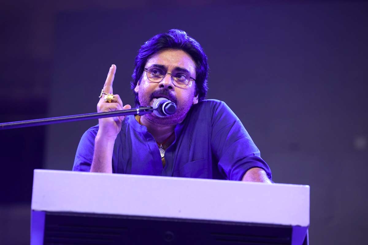 Pawan Kalyans speech on NIT campus inspires youths