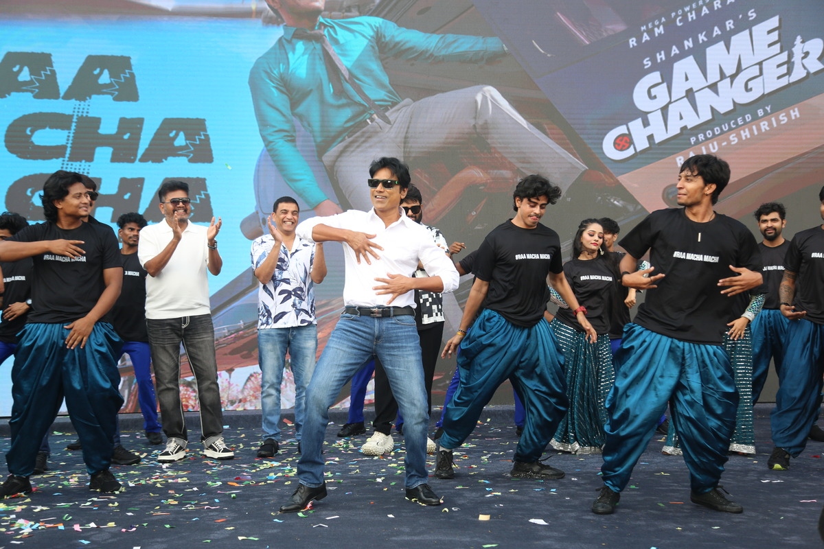 Star director Shankar hails Ram Charans dances in Raa Macha Macha in Game Changer