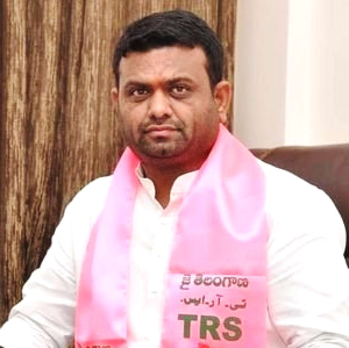 IT Raids: బీఆర్ఎస్ ఎమ్మెల్యే అభ్యర్థి ఇంట్లో రూ.40లక్షలు నగదు పట్టివేత