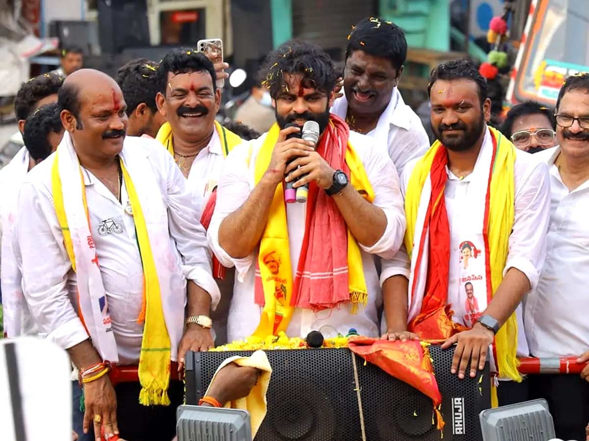 Pawan Kalyan: పవన్ కల్యాణ్‌ గెలుపు కోసం రంగంలోకి హీరోలు