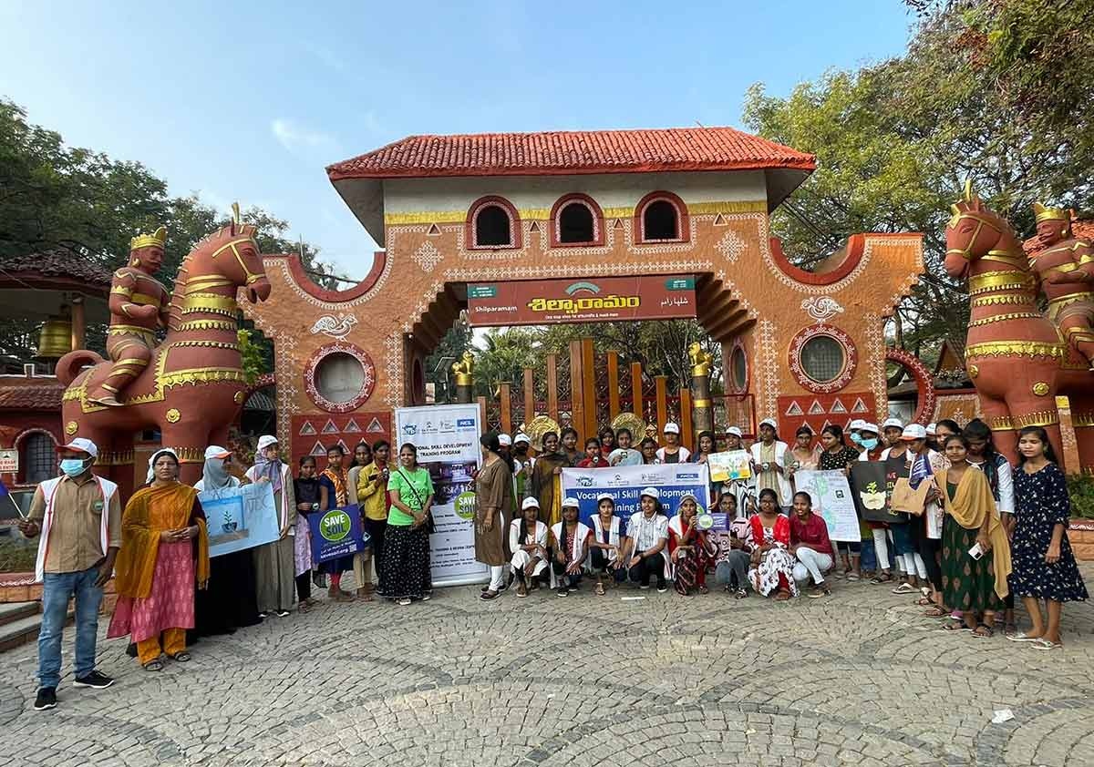 World Soil Day: హైదరాబాద్ లో వివిధ లొకేషన్లలో మట్టిని రక్షించు అవగాహన కార్యక్రమం