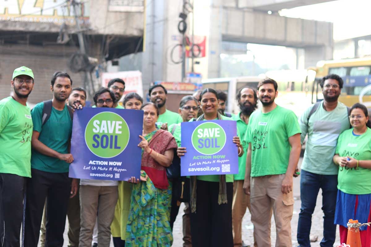 World Soil Day: హైదరాబాద్ లో వివిధ లొకేషన్లలో మట్టిని రక్షించు అవగాహన కార్యక్రమం