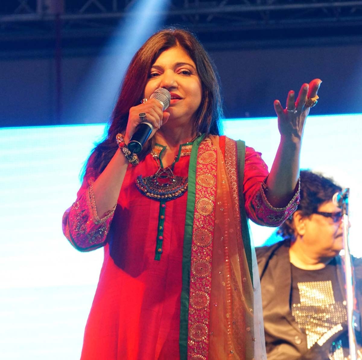 Star Singer Alka Yagnik diagnosed with rare hearing disorder