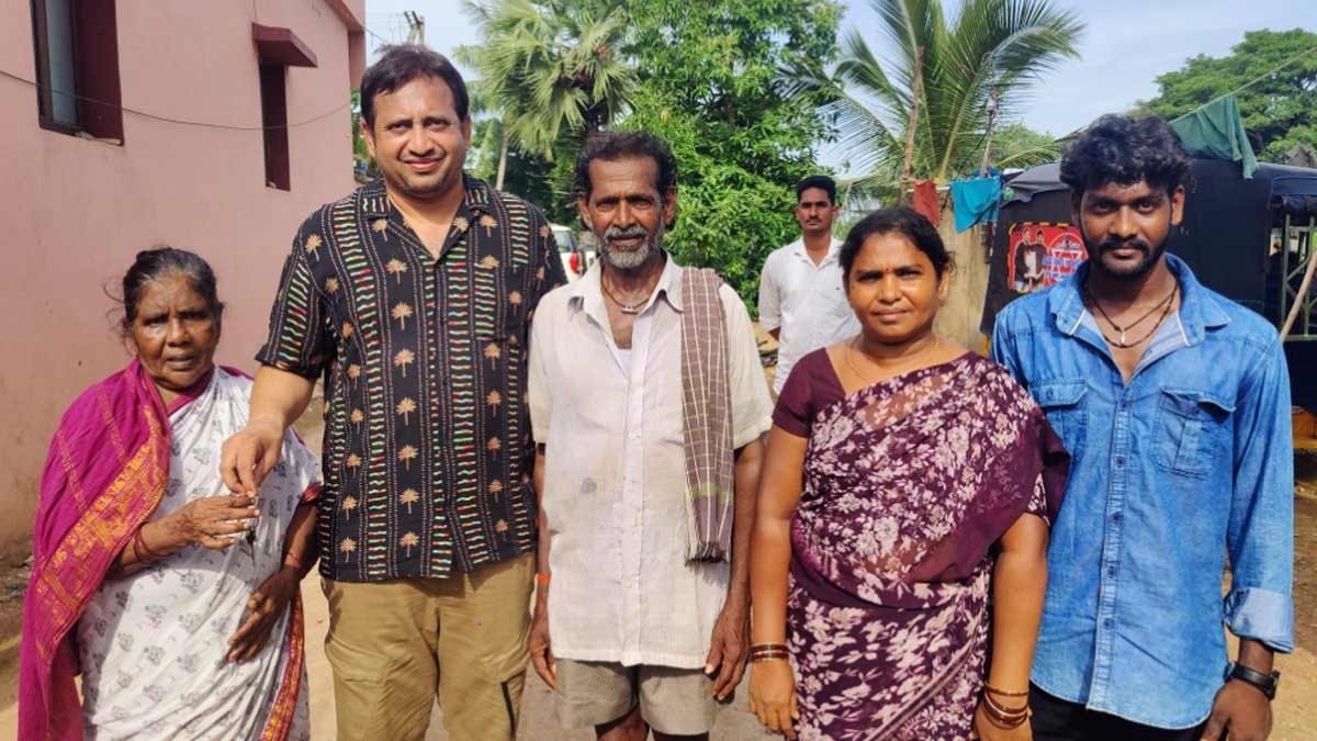 Producer SKN keeps the promise made to rickshaw puller wife, fan of Pawan Kalyan